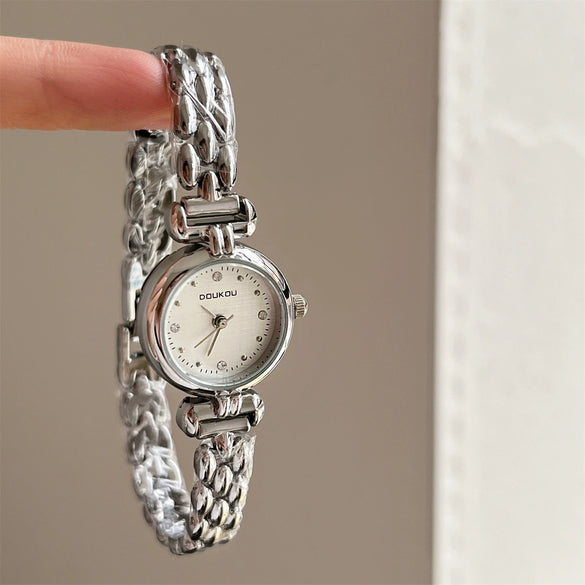 Simple Retro Women's Alloy Watches With Round Dial And Spiral Crown