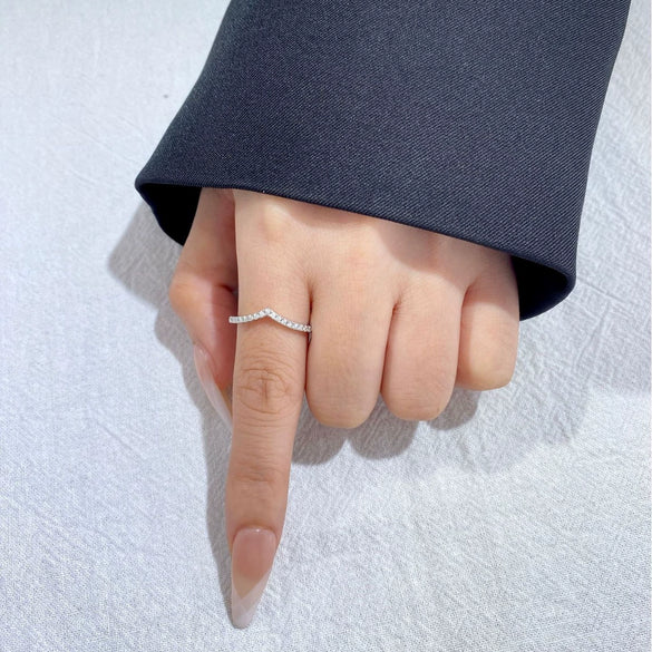 Simple Row Drill V Shaped Moissanite Wedding Ring In 925 Silver And Pt950 Platinum With Geometric Design And Electroplating For Men And Women