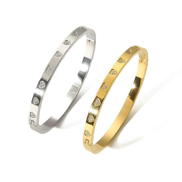 Simple Small Love Heartshaped Diamondencrusted Shiny Titanium Steel Bracelet For Women With 18K Vacuum Plating
