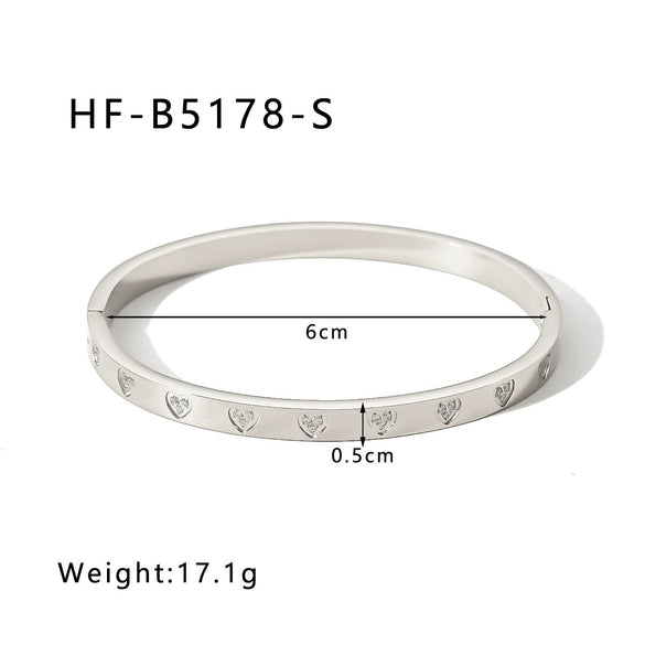 Simple Small Love Heartshaped Diamondencrusted Shiny Titanium Steel Bracelet For Women With 18K Vacuum Plating