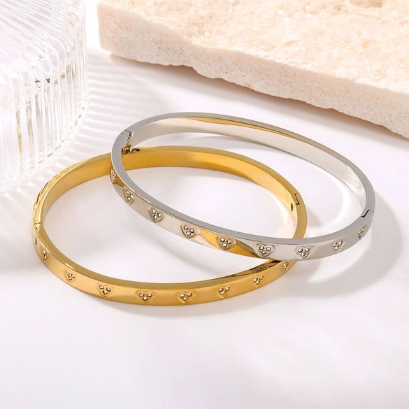 Simple Small Love Heartshaped Diamondencrusted Shiny Titanium Steel Bracelet For Women With 18K Vacuum Plating