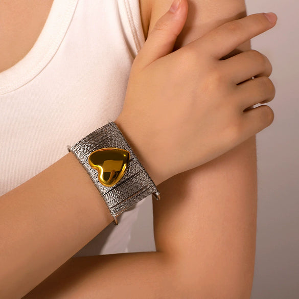 Simple Style Stainless Steel 18K Gold Plated Love Bracelet For Women With 18K Furnace Vacuum Plating