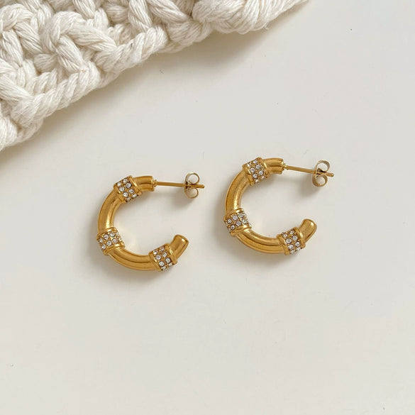 Simple Temperament Cshaped Women's Earrings In Stainless Steel With Diamond Plating And Geometric Design