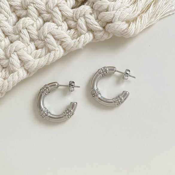 Simple Temperament Cshaped Women's Earrings In Stainless Steel With Diamond Plating And Geometric Design
