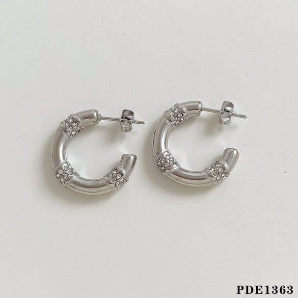 Simple Temperament Cshaped Women's Earrings In Stainless Steel With Diamond Plating And Geometric Design