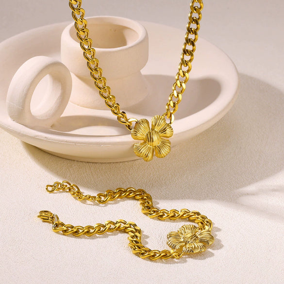 Simple Temperament Flower Stainless Steel Jewelry Bracelet And Necklace For Women With Electroplating Treatment