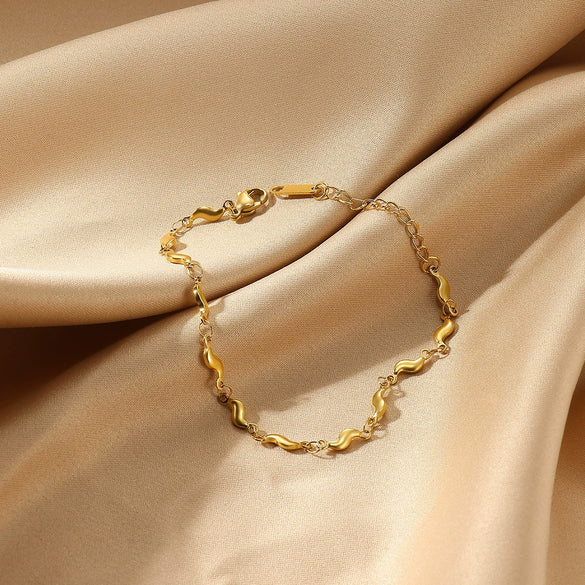 Simple Women's Heartshaped Stainless Steel 18K Gold Plated Bracelet With Personality Stitching Chain And Electroplating Design