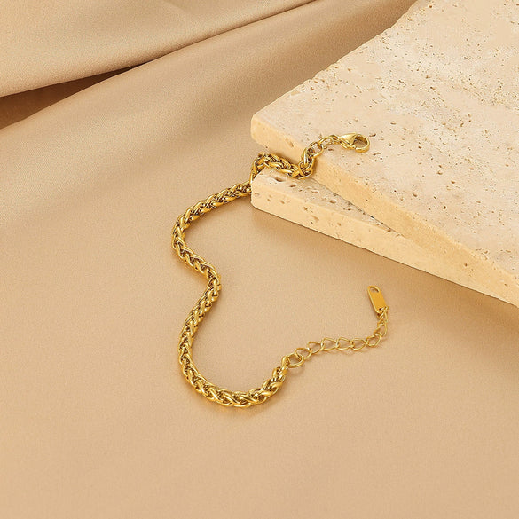 Simple Women's Heartshaped Stainless Steel 18K Gold Plated Bracelet With Personality Stitching Chain And Electroplating Design