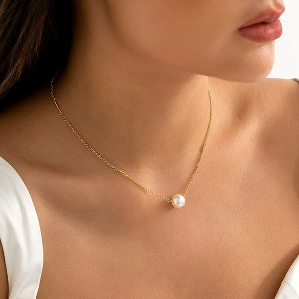 Simple Women's Titanium Steel Necklace With 18K Gold And Single Freshwater Pearl Geometric Styling Pvdp Furnace Real Gold Treatment