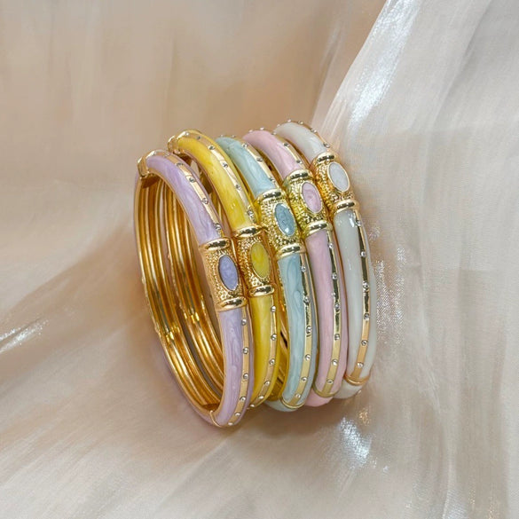 Small Diamond Enamel Pattern Bracelet With Plated Finish Elegant Lightweight Versatile Accessory For Everyday Styling