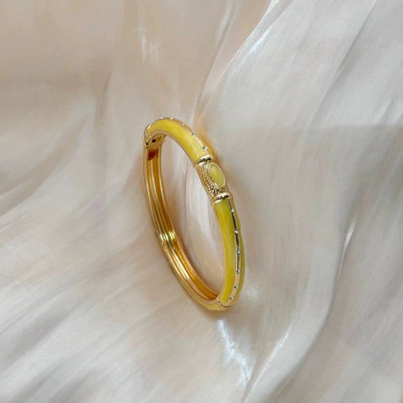 Small Diamond Enamel Pattern Bracelet With Plated Finish Elegant Lightweight Versatile Accessory For Everyday Styling