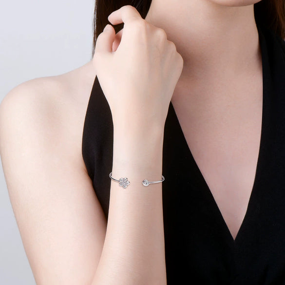 Small Flower Moissanite Bracelet S925 Sterling Silver Electroplated Jewelry For Women