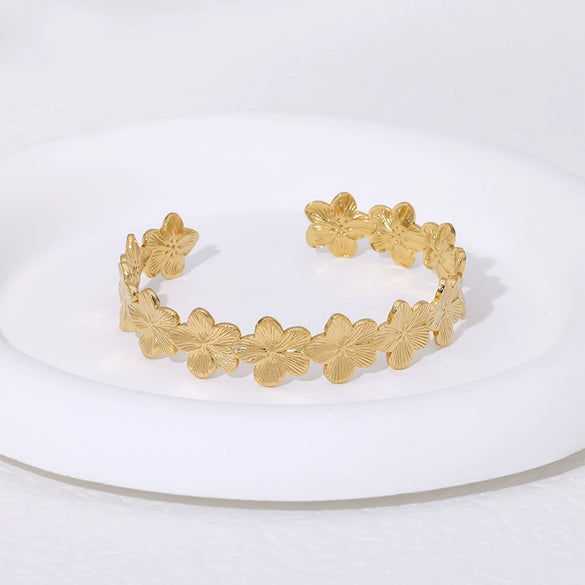 Small Fresh Flower Titanium Steel Bracelet With Niche Design 18K Gold Non Fading Electroplated For Women