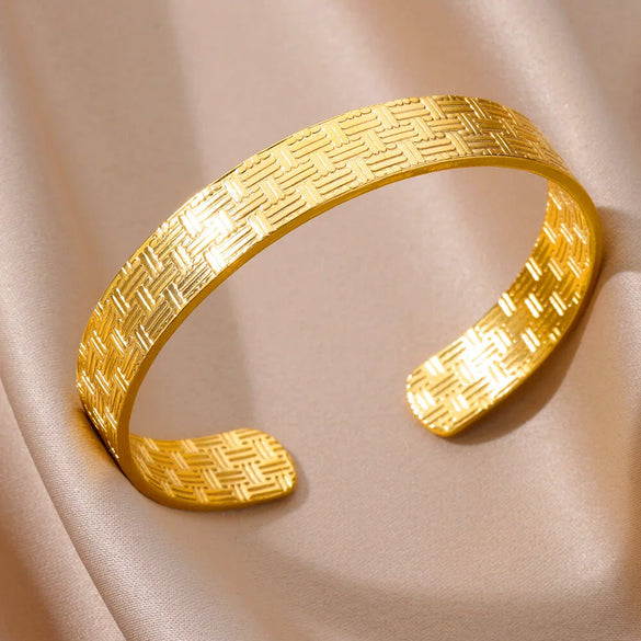Stainless Steel And Gold Casual Open Beating Pattern Asymmetrical Snakeshaped Women's Bracelet With Electroplating