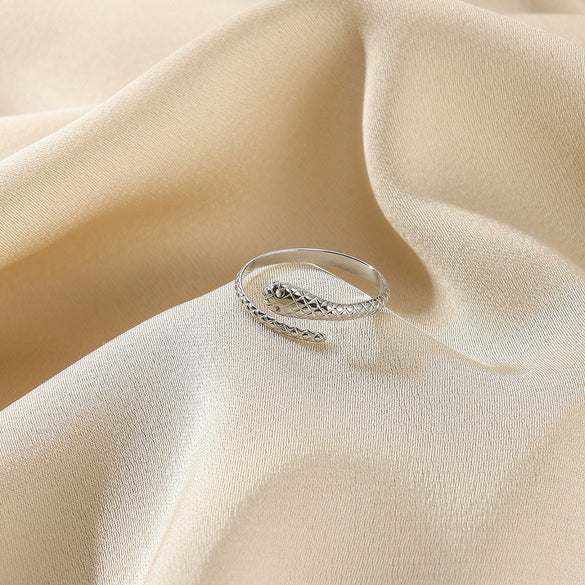 Stainless Steel Asymmetrical Geometric Ring With Flower Knot Texture And Electroplating