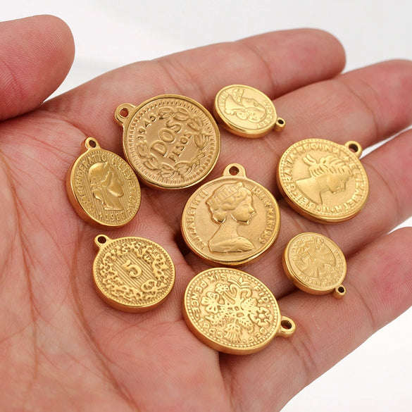 Stainless Steel Coin Round Pendant Necklace With Crown Pattern And Electroplating Treatment For Ladies