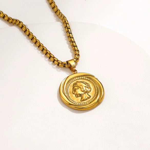 Stainless Steel Crown Coin Round Pendant Jewelry Accessories For Women With Electroplating Treatment Cartoon Character Style