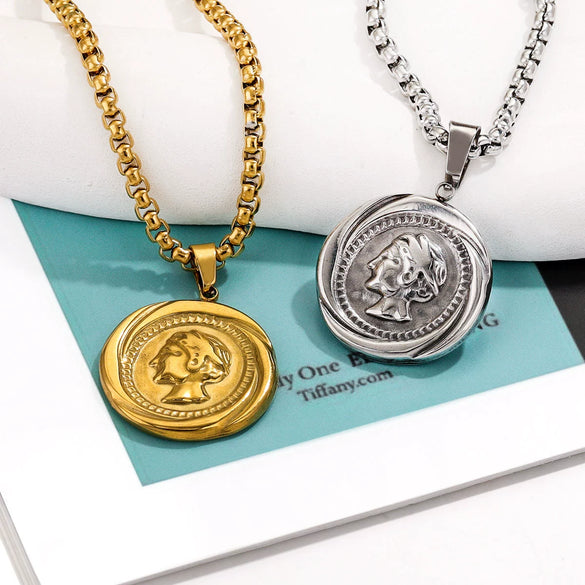 Stainless Steel Crown Coin Round Pendant Jewelry Accessories For Women With Electroplating Treatment Cartoon Character Style