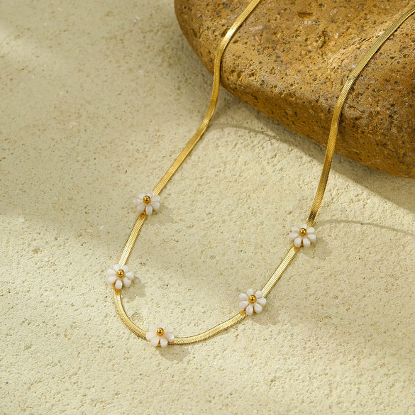 Stainless Steel Daisy Flower Necklace For Women Fashion Electroplating Jewelry