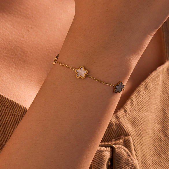 Stainless Steel Fashion Ol Style Fiveleaf Petals Fritillaria Bracelet With Electroplating