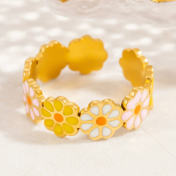 Stainless Steel Female Ring Fashion Design With Flower Pattern Electroplated