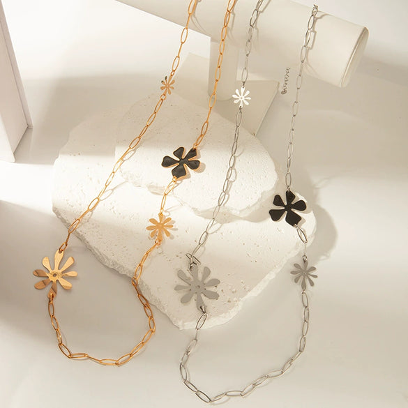 Stainless Steel Flower Fashion Necklace With Electroplating