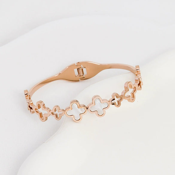 Stainless Steel Four Leaf Clover Elegant Bracelet With Electroplating
