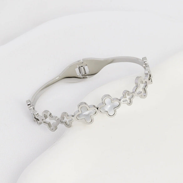 Stainless Steel Four Leaf Clover Elegant Bracelet With Electroplating