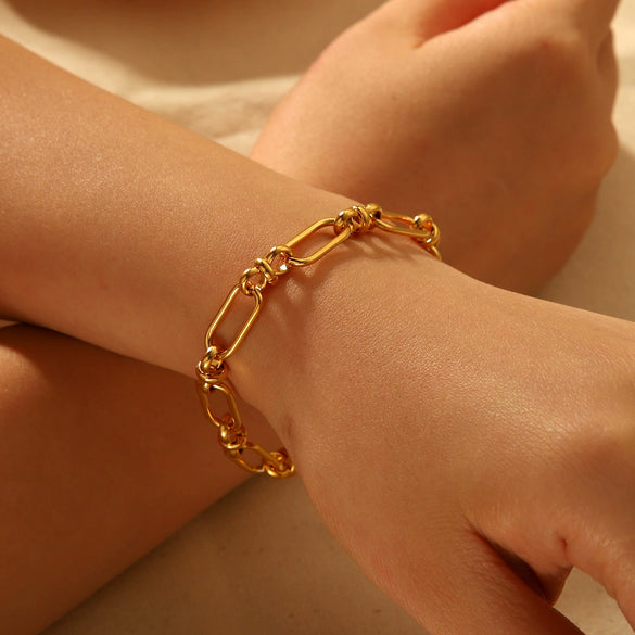 Stainless Steel Geometric Cross Buckle Bracelet Vacuum Plated 18K Gold Jewelry For Women