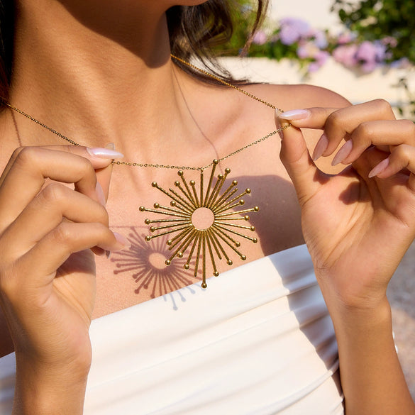 Stainless Steel Geometric Cut Out Pendant Necklace For Women Electroplated O Word Chain
