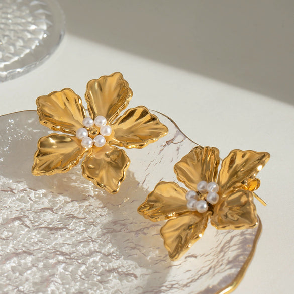 Stainless Steel Geometric Flower Ladies Earrings With Electroplating