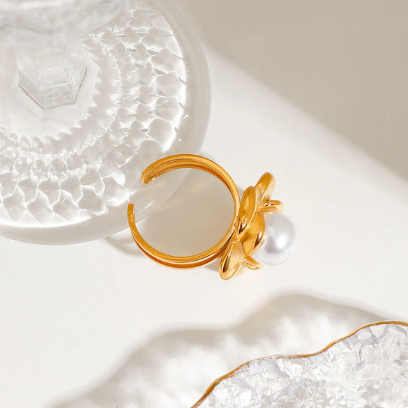 Stainless Steel Geometric Flower Pearl Ring For Women With Electroplating