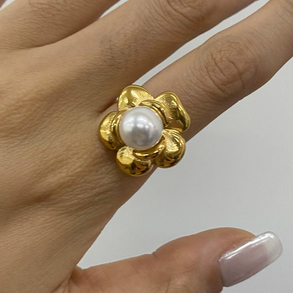 Stainless Steel Geometric Flower Pearl Ring For Women With Electroplating