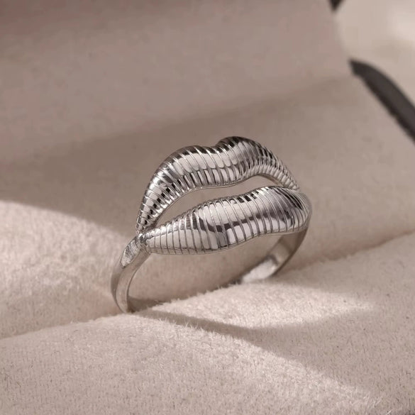 Stainless Steel Geometric Smile Lip Modeling Electroplated Open Ring For Trendy People