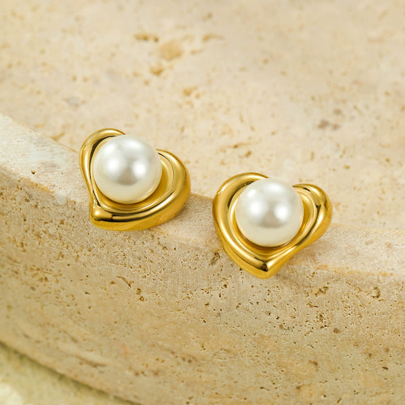 Stainless Steel Goldplated Heart Inlaid Pearl Earrings Retro Light Luxury Style