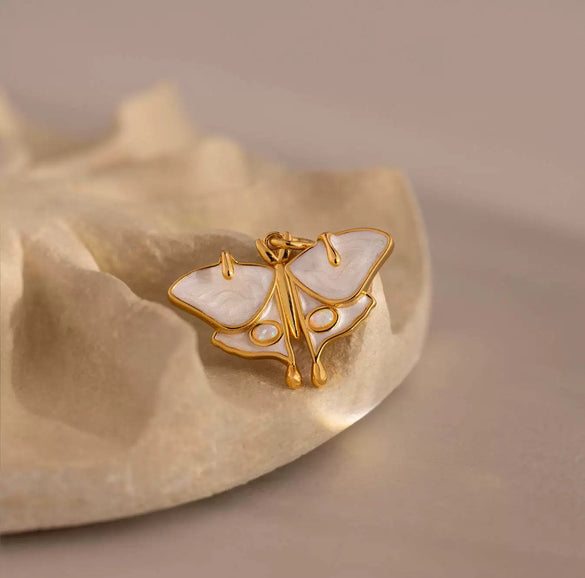 Stainless Steel Heart Butterfly Pendant Animal Necklace With Vacuum Electroplated 18K Gold Color Retention