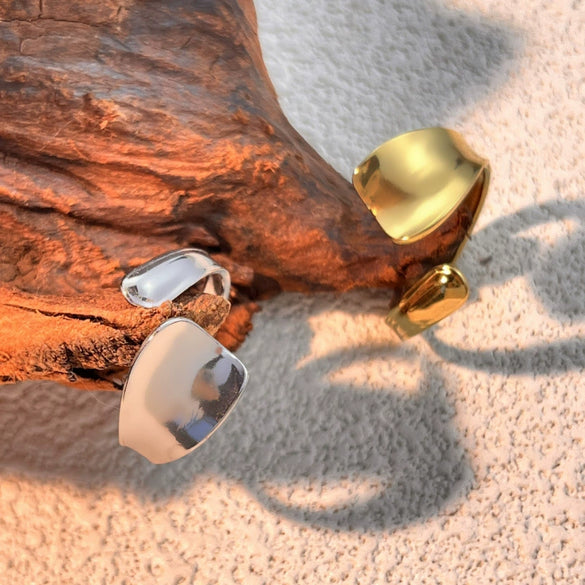 Stainless Steel Heart Shape Retro Ring With Electroplating Design