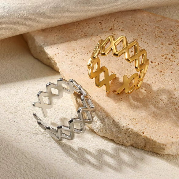 Stainless Steel Imitation Pearl Exaggerated Geometric Ring With Pleated Texture And Electroplating