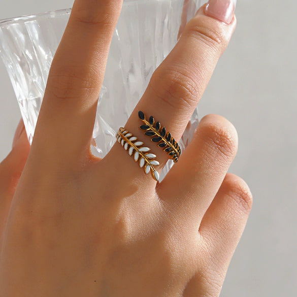 Stainless Steel Leaf Ladies Ring With Electroplating And Plants And Flowers Design