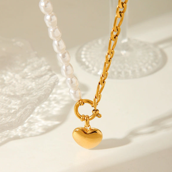 Stainless Steel Love Pendant Pearl Figaro Chain Women's Light Luxury Necklace With Geometric Pattern And Electroplating