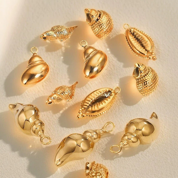 Stainless Steel Niche Style 3D Conch Shell Pendant Jewelry Accessories With 18K Electroplating