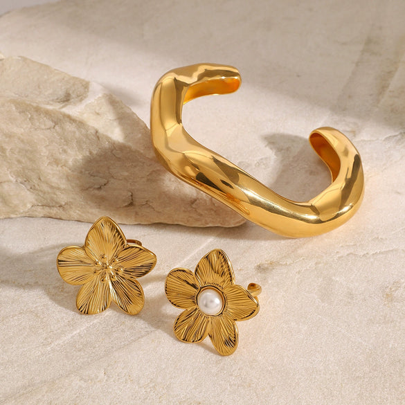 Stainless Steel Plain Open Bracelet With Pearl Flower Ring Electroplated Titanium Steel Jewelry