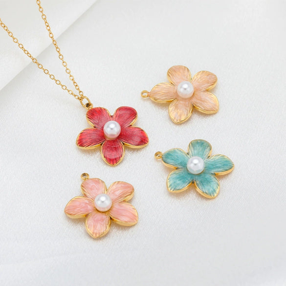 Stainless Steel Retro Flower Pendant Necklace With Electroplating