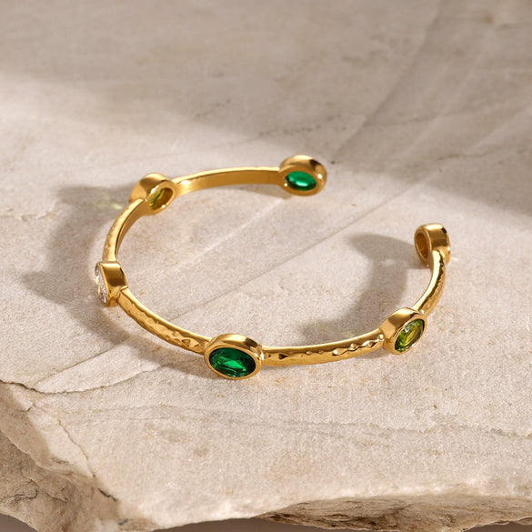 Stainless Steel Retro Hammer Pattern Inlaid Emerald Opening Bracelet Jewelry With Electroplating Treatment