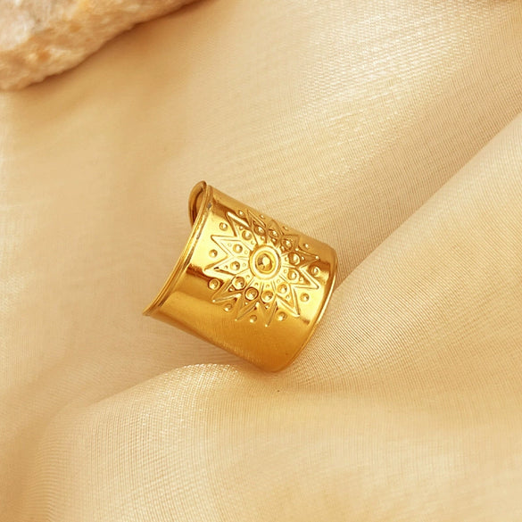 Stainless Steel Retro Wide Face Heart Opening Couple Ring 18K Gold Plated Geometric Design