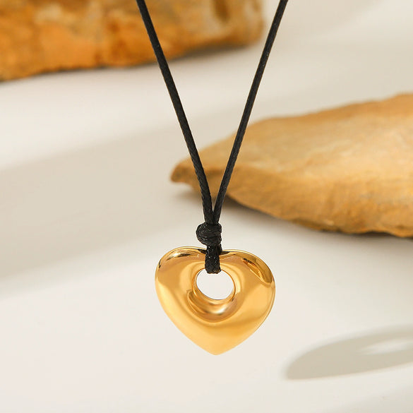 Stainless Steel Titanium Steel Pendant Necklace For Women With Hollow Heart Geometric Design And Electroplating Process