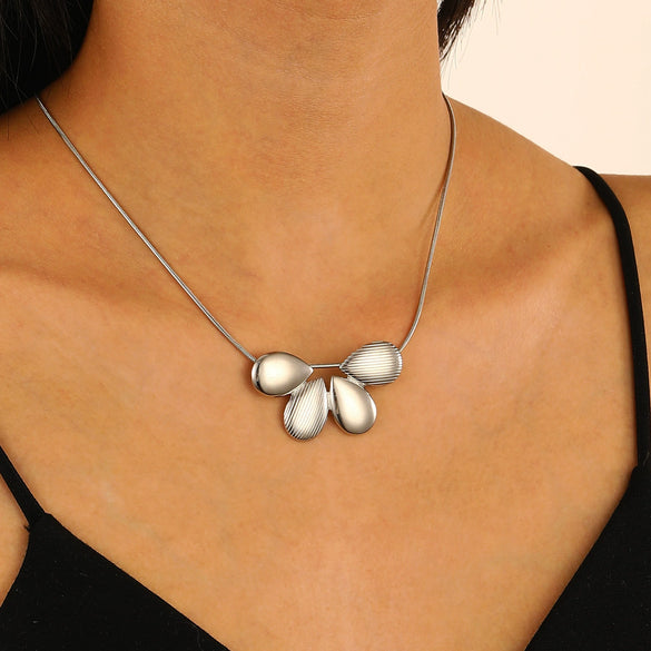 Stainless Steel Water Drop Flower Pendant Necklace For Women With Electroplating Process And Ins Style