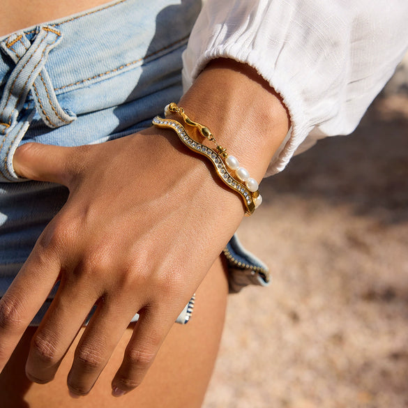 Stainless Steel Wave Bracelet With Diamonds Electroplated French Retro Geometric Style