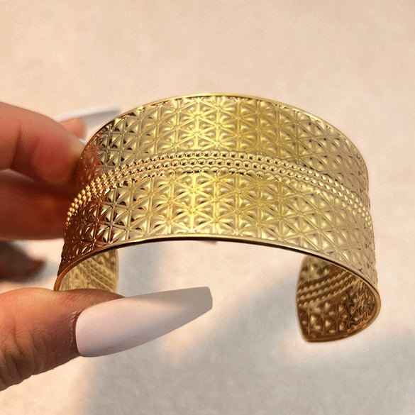 Stainless Steel Wide Version Retro Exaggerated Hammer Pattern Electroplated Gold Bracelet Jewelry