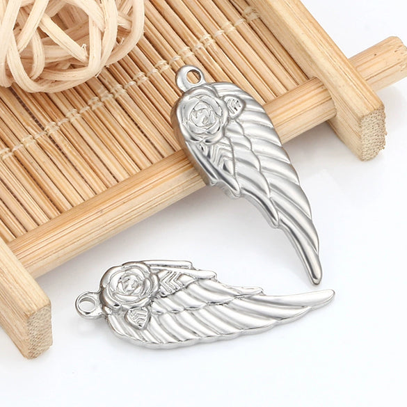 Stainless Steel Wings Pendant Necklace Jewelry Accessories With Vacuum Furnace Plating Gold And Electroplating Design